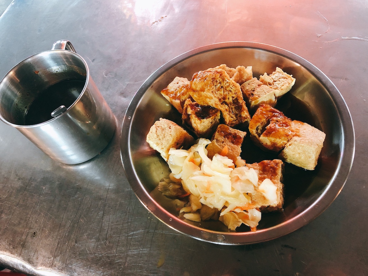 台湾名物「臭豆腐」を食べてみた！【臭すぎ注意】